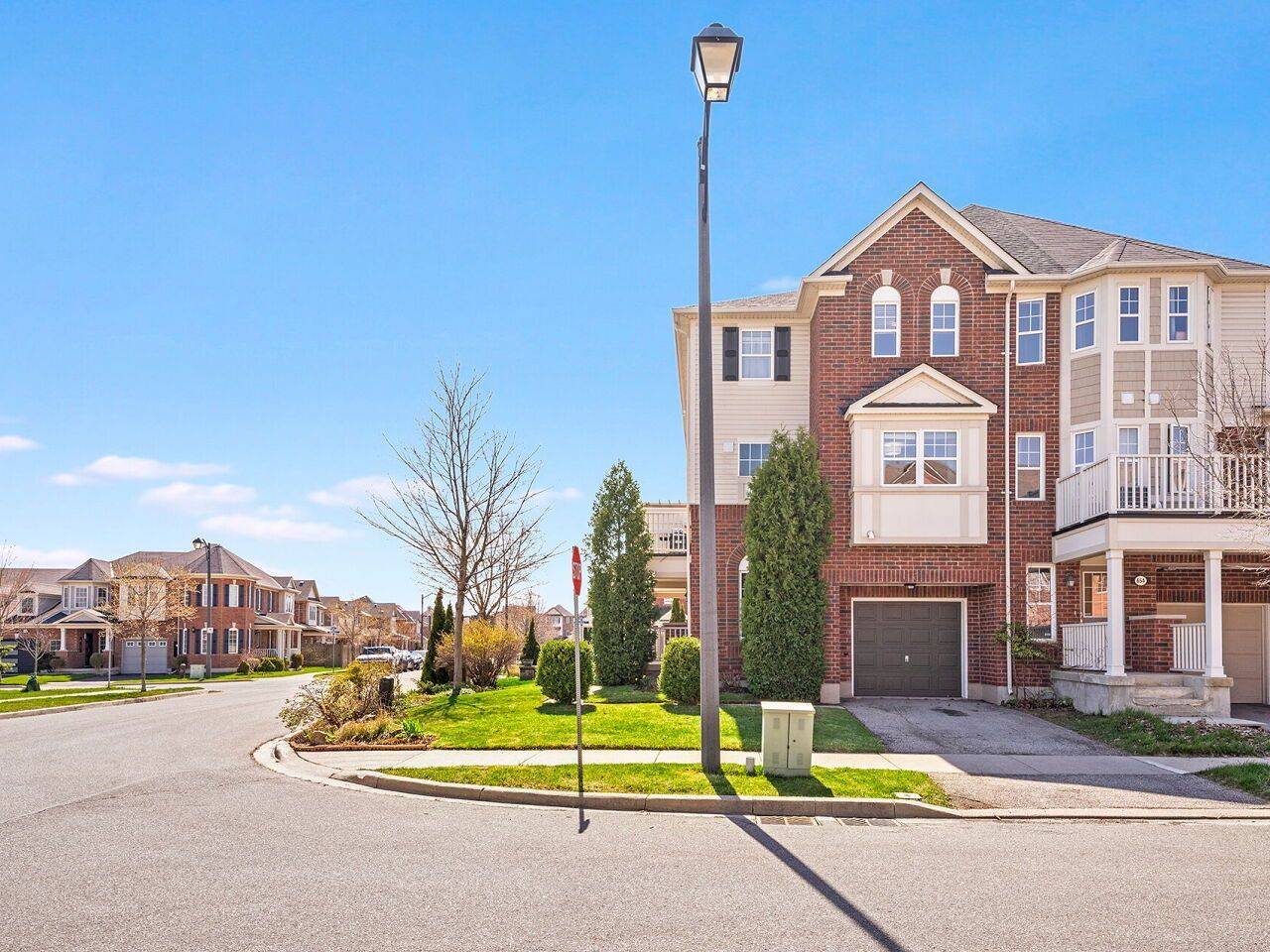 656 Frank PL, Milton, ON L9T 0P8