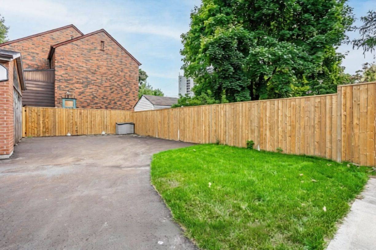 9 Glenvalley DR #Bsmt, Toronto W04, ON M6M 4V8