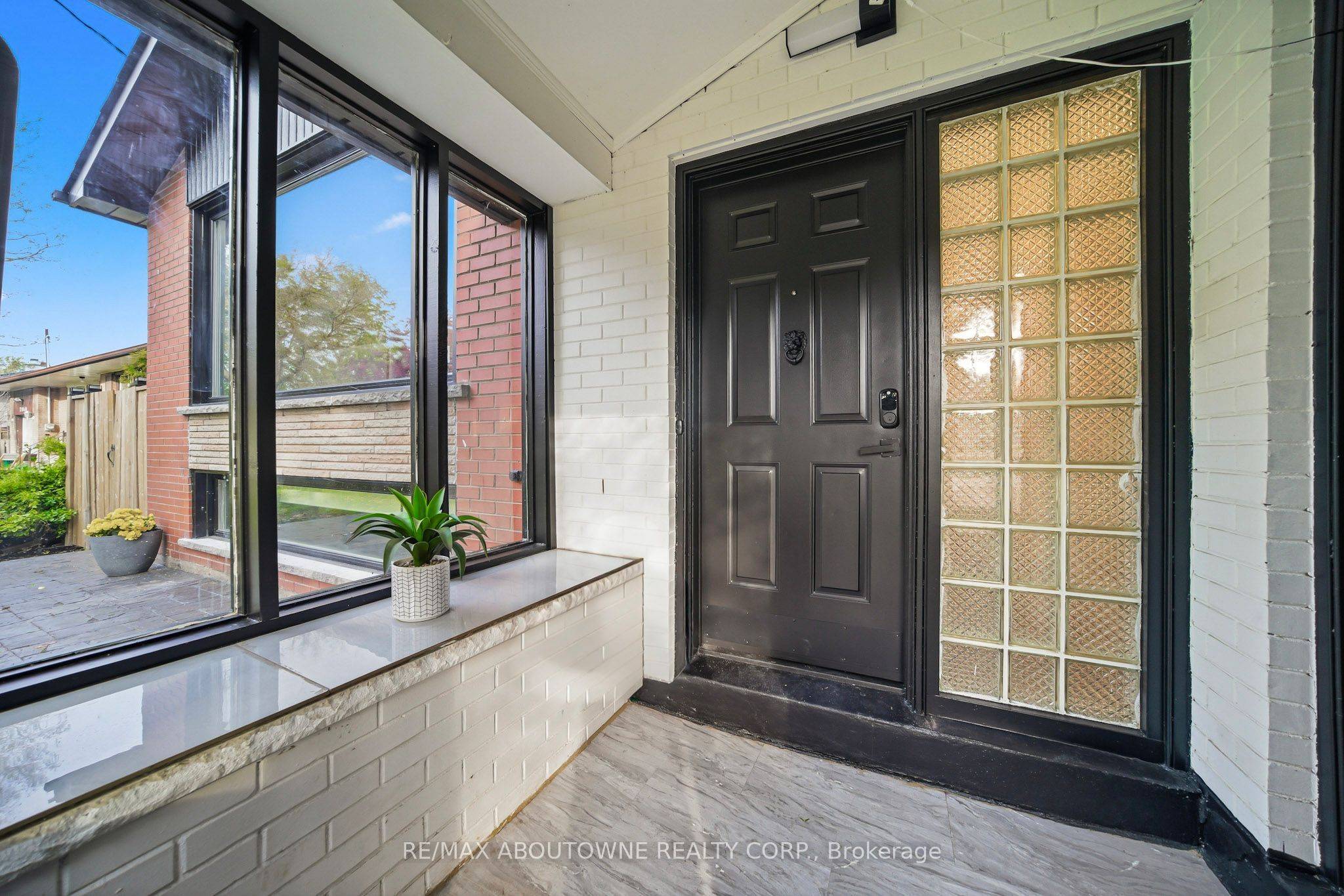 2066 Rebecca ST, Oakville, ON L6L 2A2