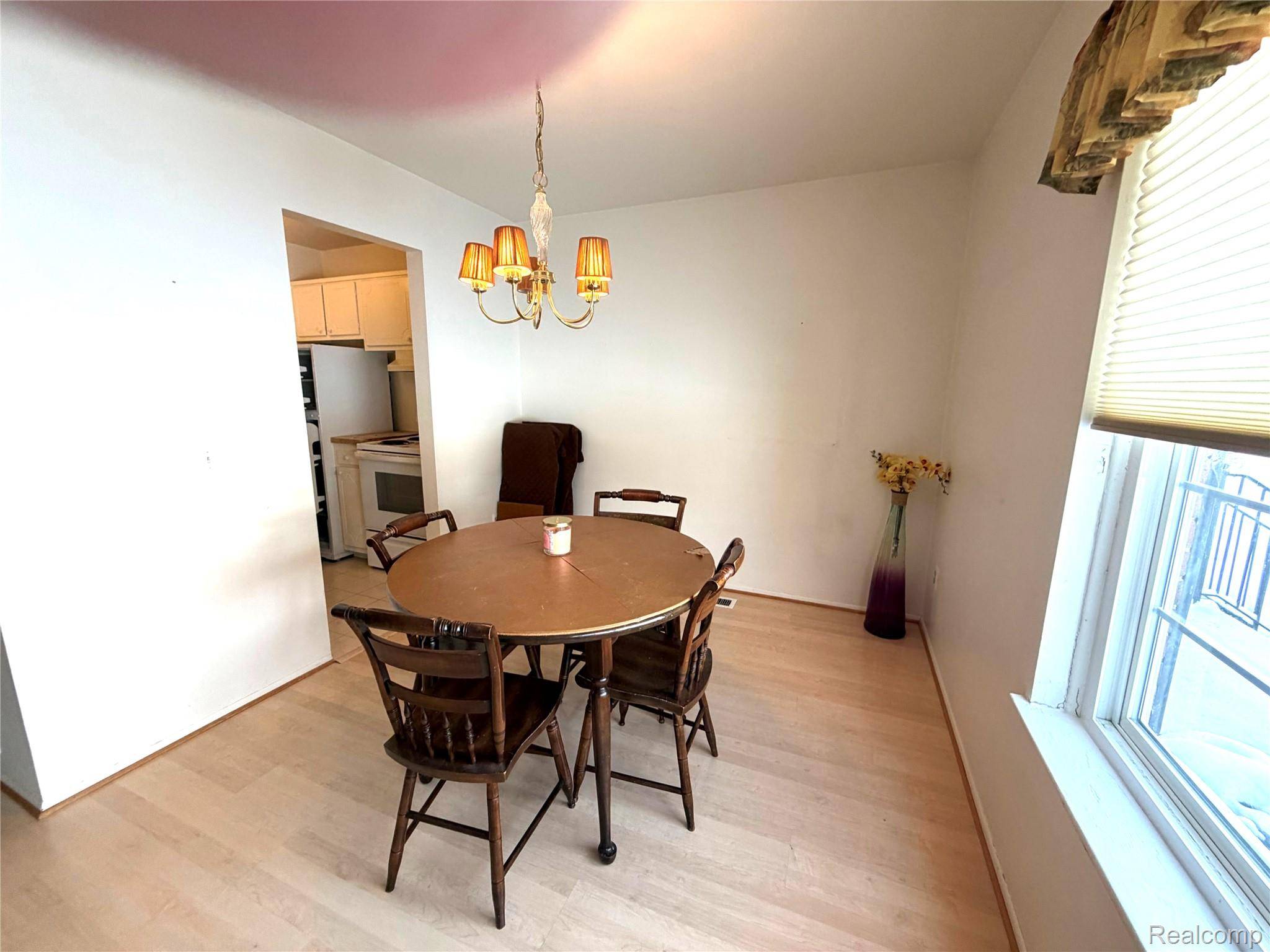 671 E Fox Hills DR, Bloomfield Charter Township, MI 48304