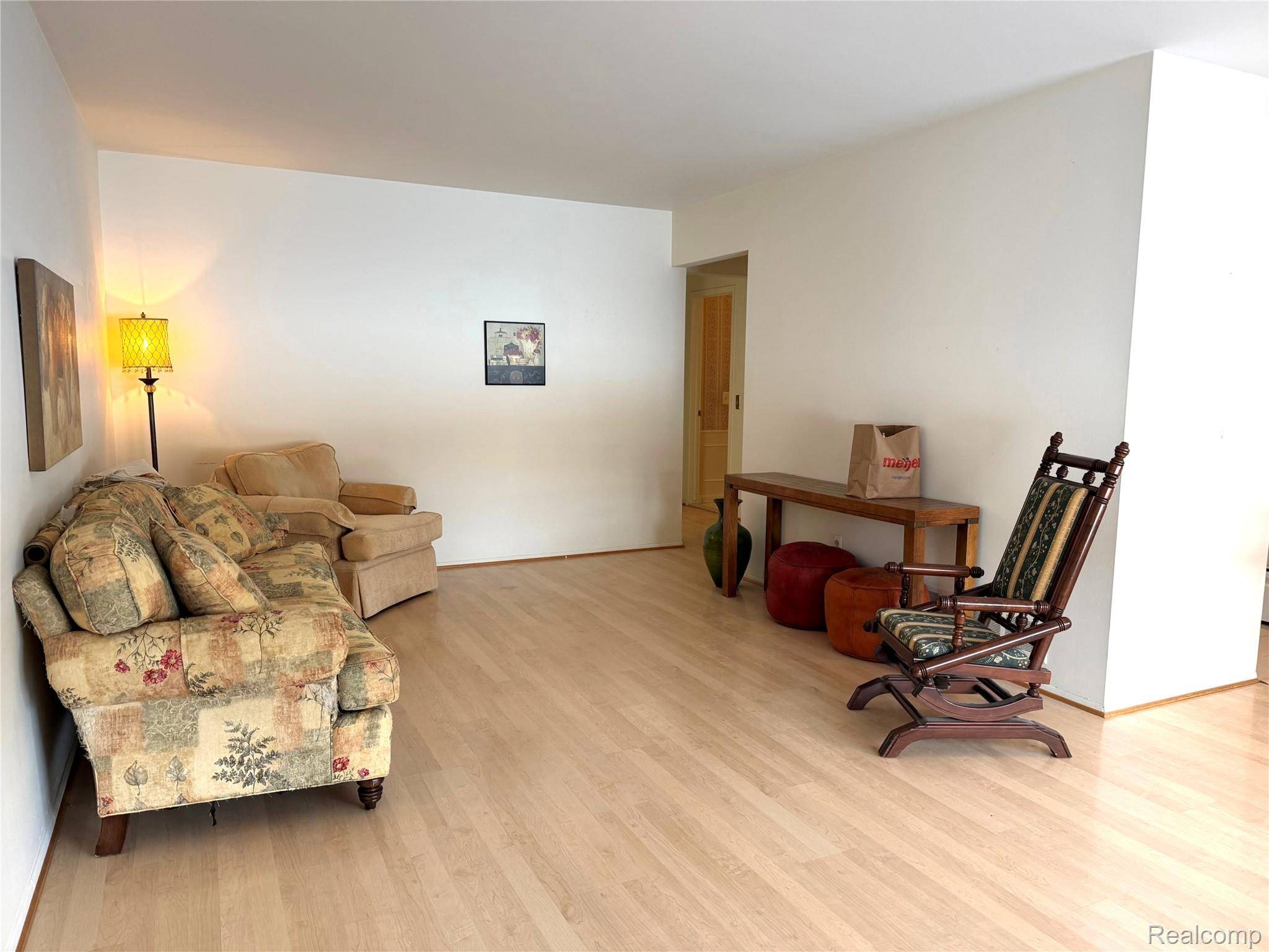 671 E Fox Hills DR, Bloomfield Charter Township, MI 48304