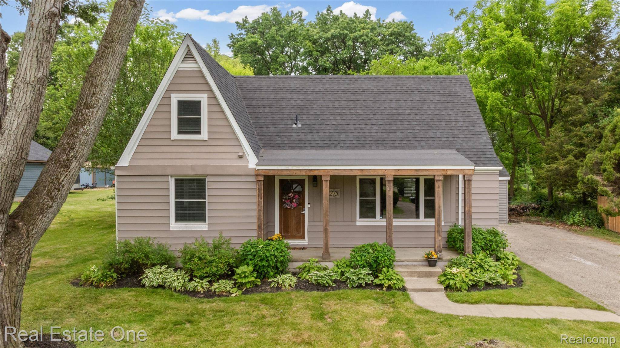 2275 Richwood RD, Auburn Hills, MI 48326