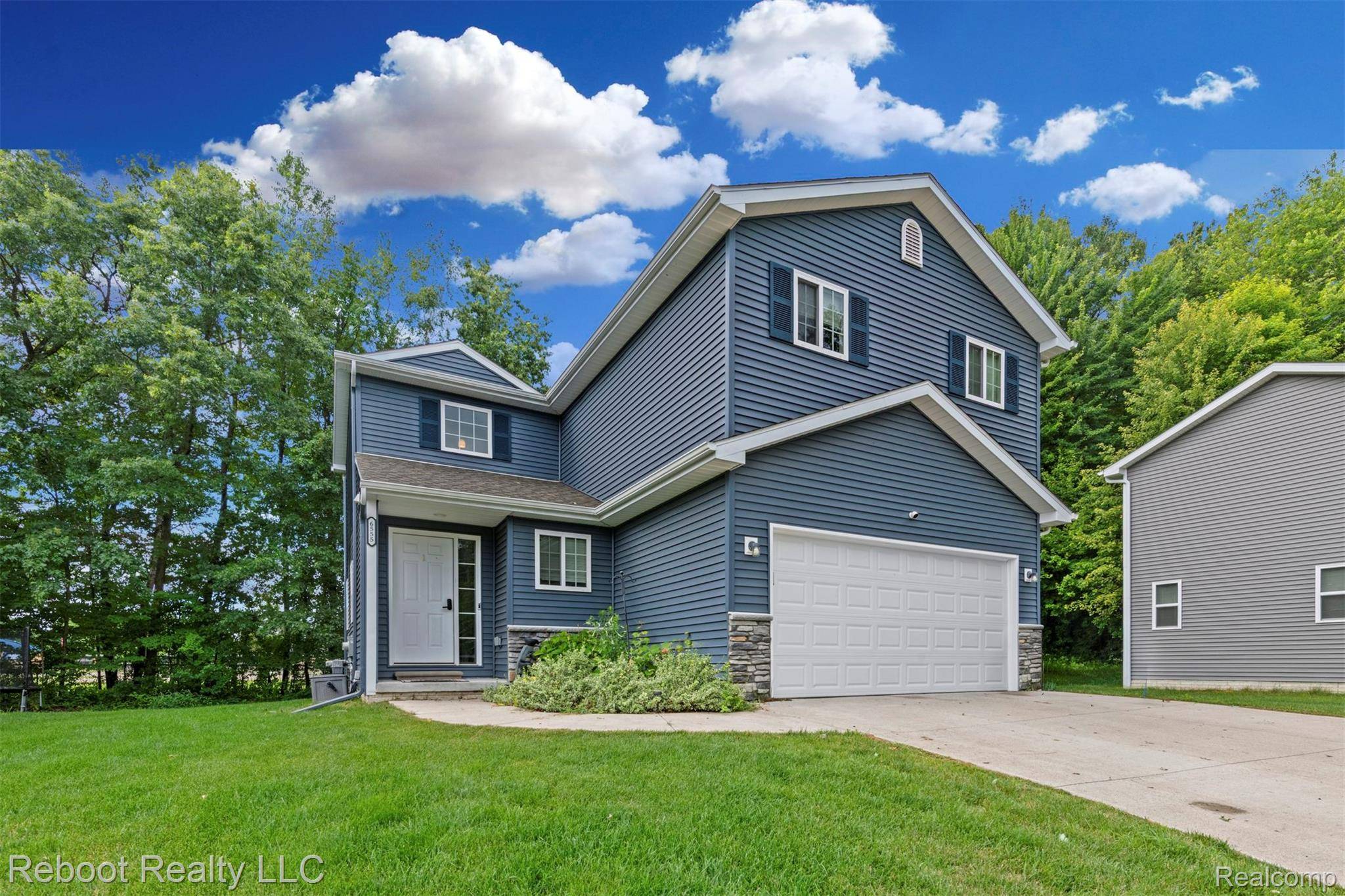 6555 Skylar LN, Waterford Charter Township, MI 48327