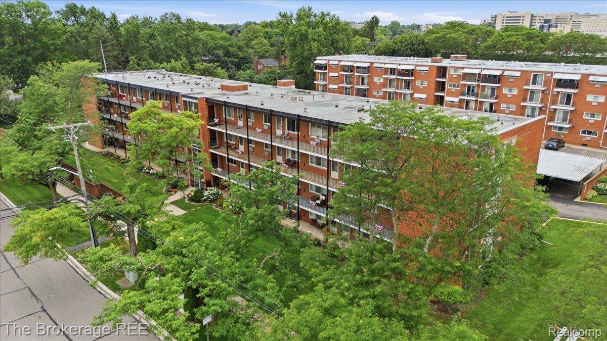 2820 Woods Lee DR #310, Royal Oak, MI 48073