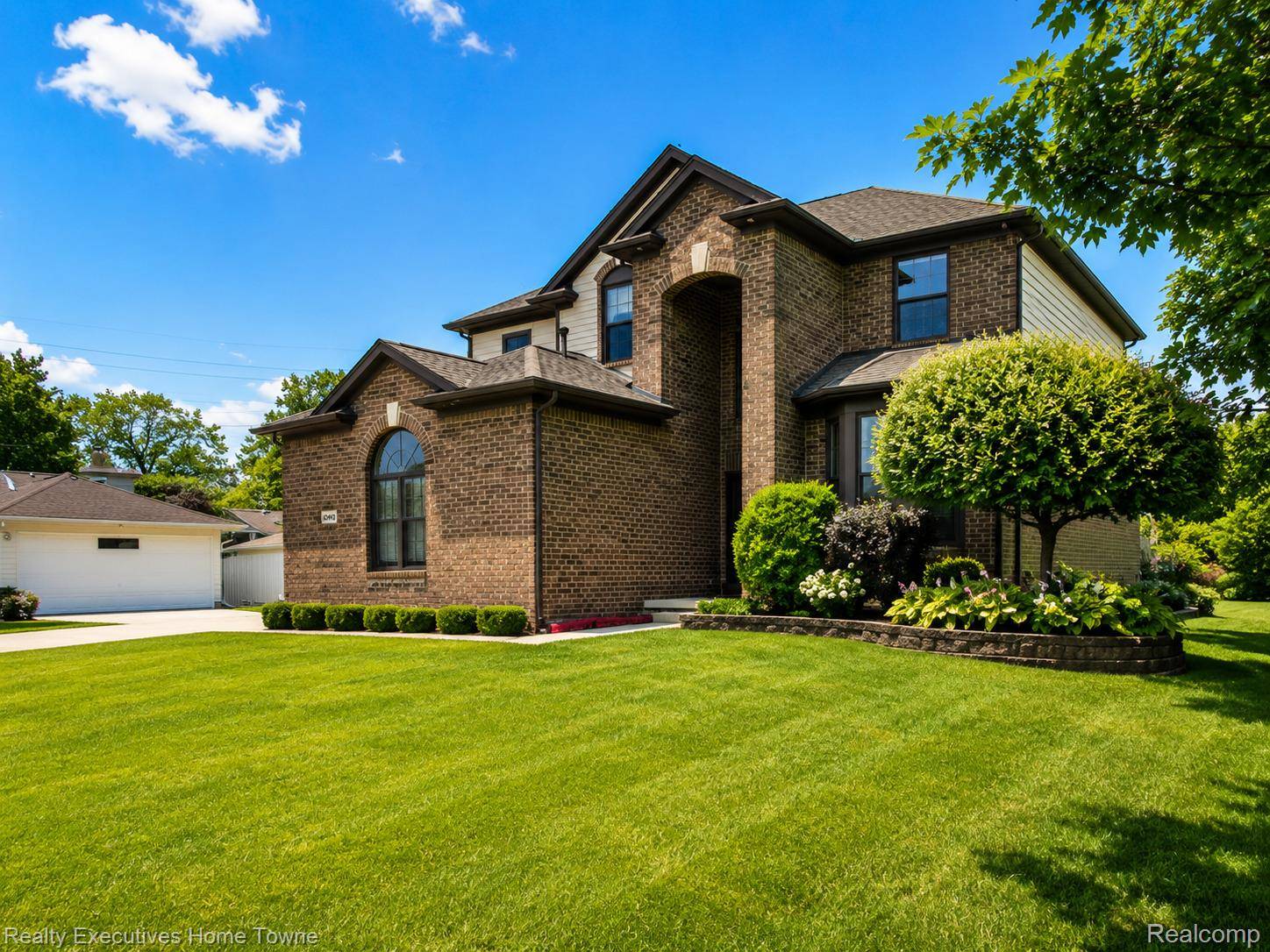 20835 S Miles ST, Clinton Charter Township, MI 48036