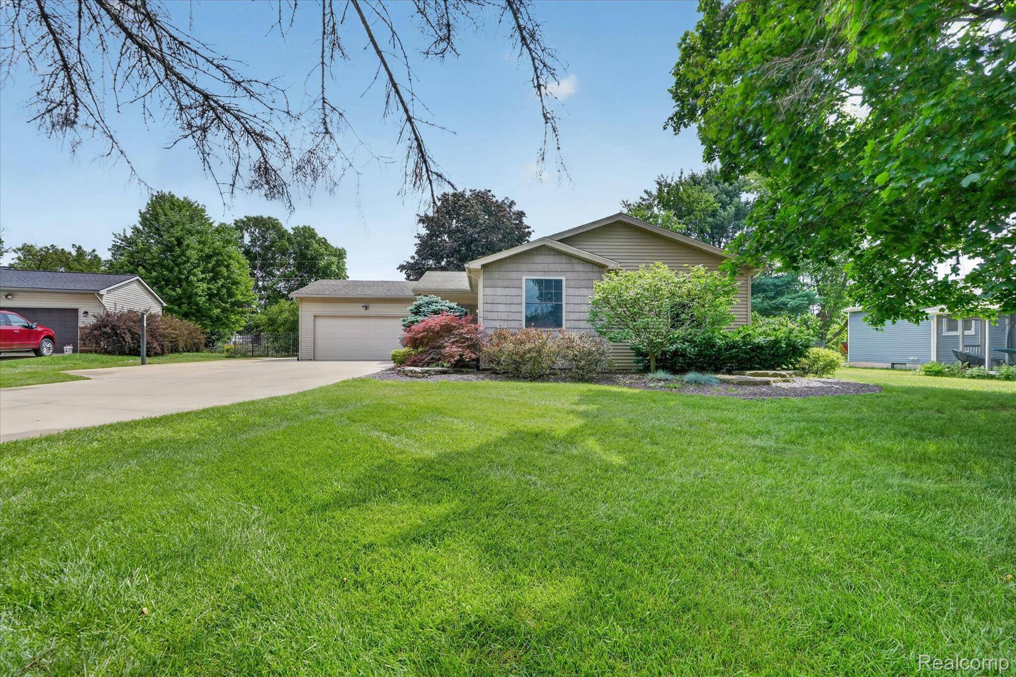 6409 Hollyhock TRL, Green Oak Township, MI 48116