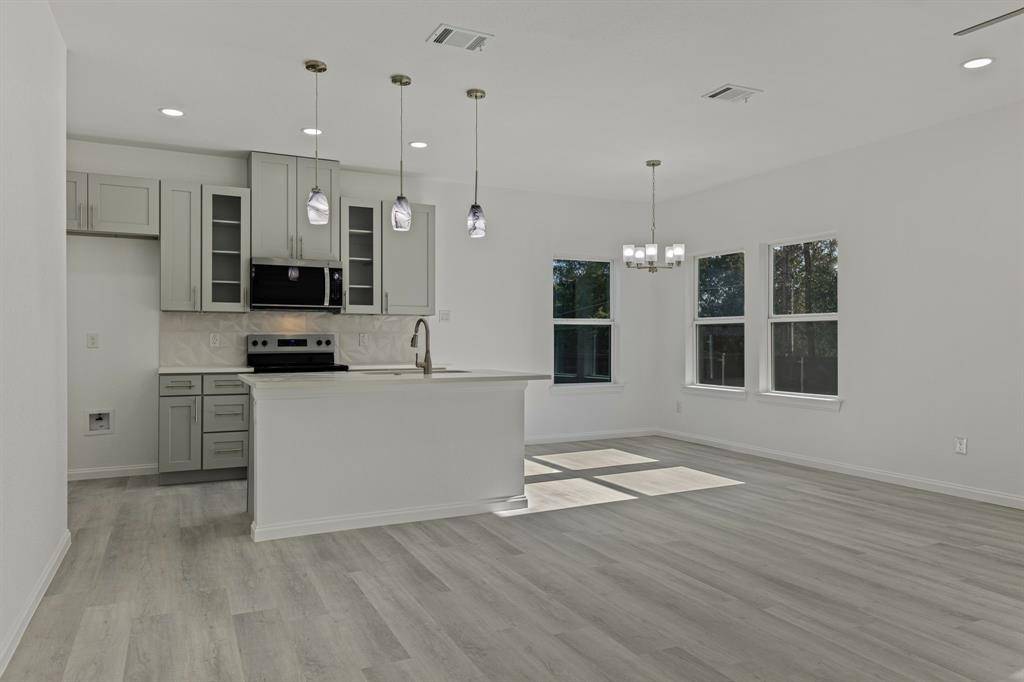 2619 Hillside Drive, Granbury, TX 76048