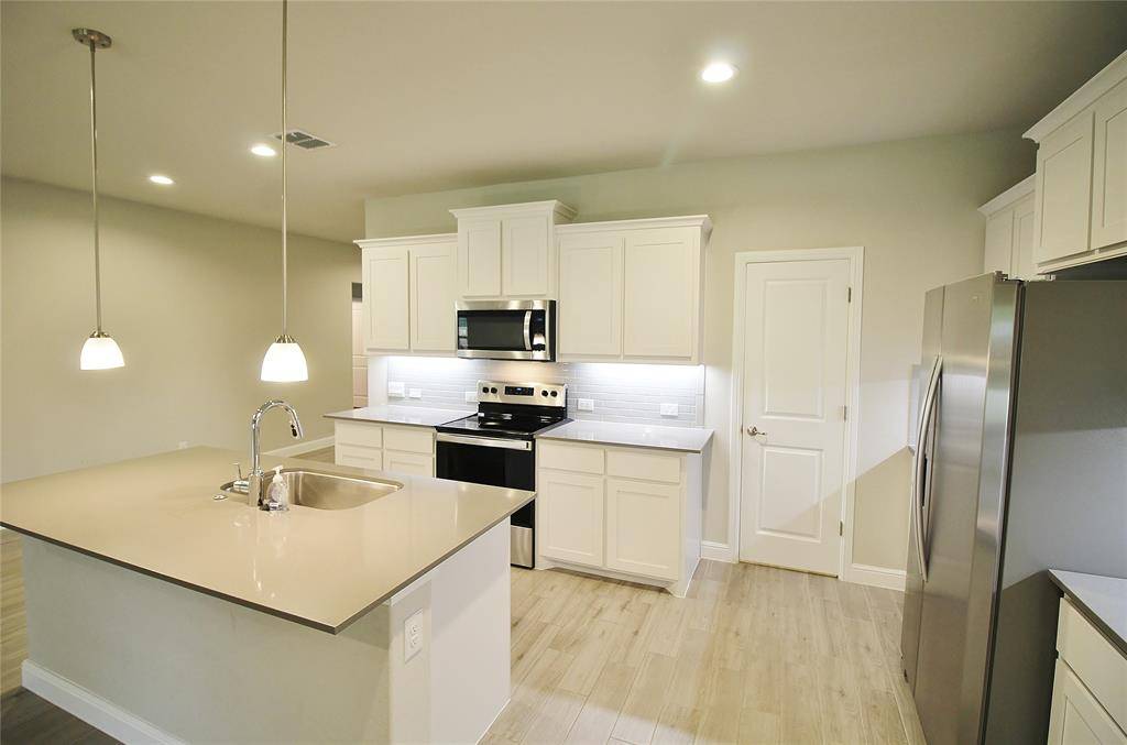 1449 Bennett Drive, Burleson, TX 76028