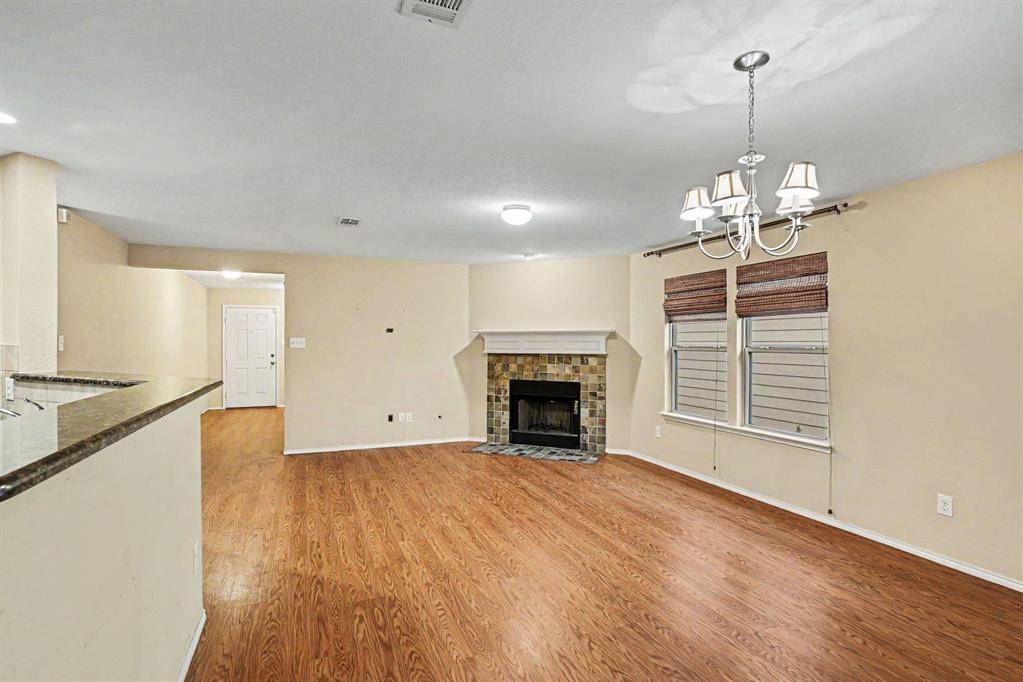 1865 Lynnwood Hills Drive, Fort Worth, TX 76112