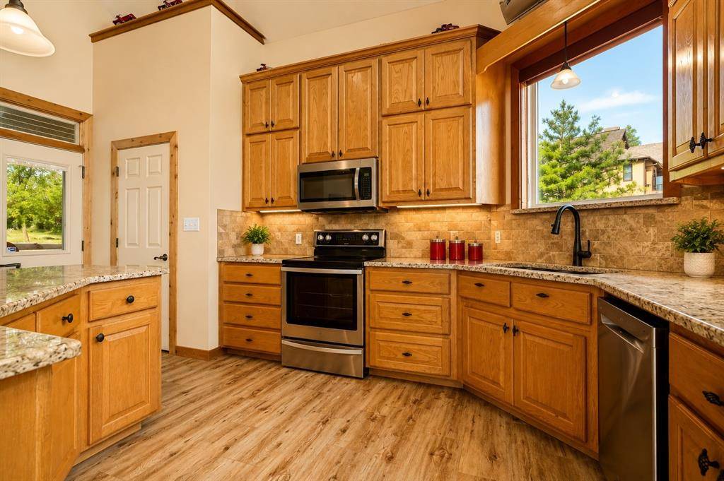 350 Castle Harbour Drive, Graford, TX 76449