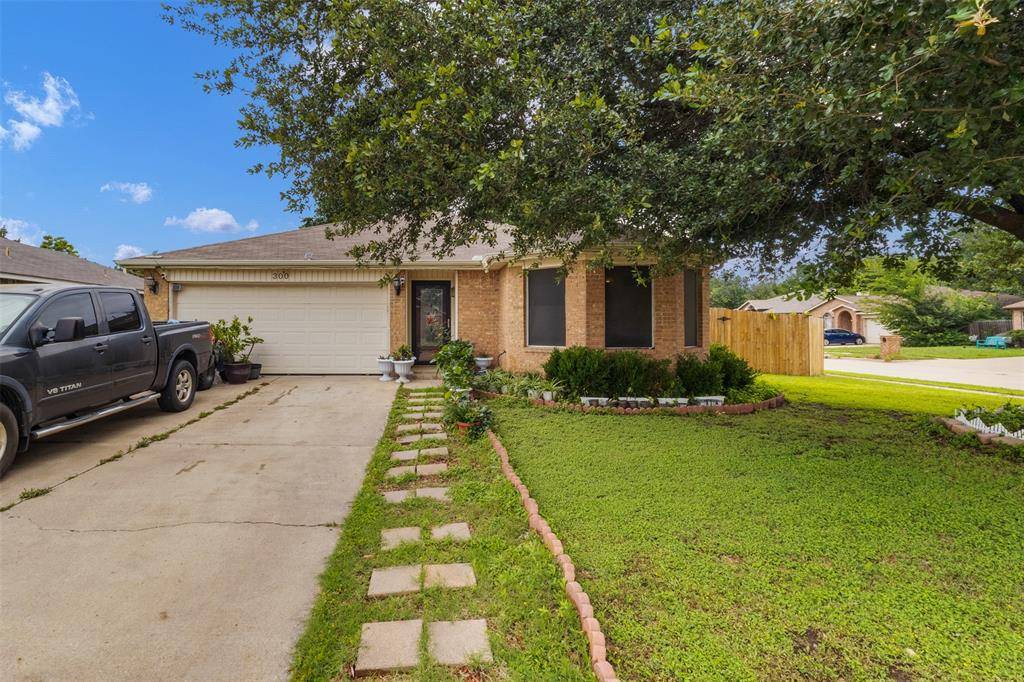 300 Comiskey Court, Saginaw, TX 76179