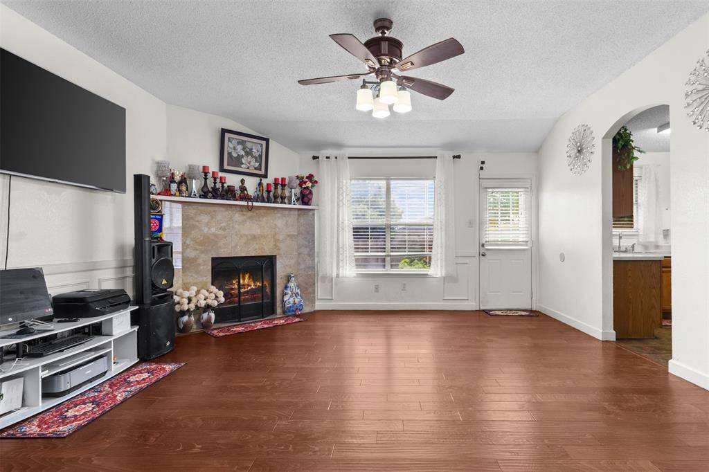 300 Comiskey Court, Saginaw, TX 76179