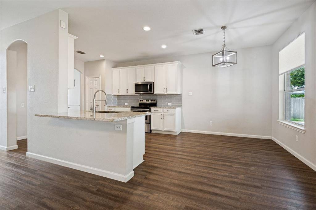 5240 Lake Grove Drive, Grand Prairie, TX 75052