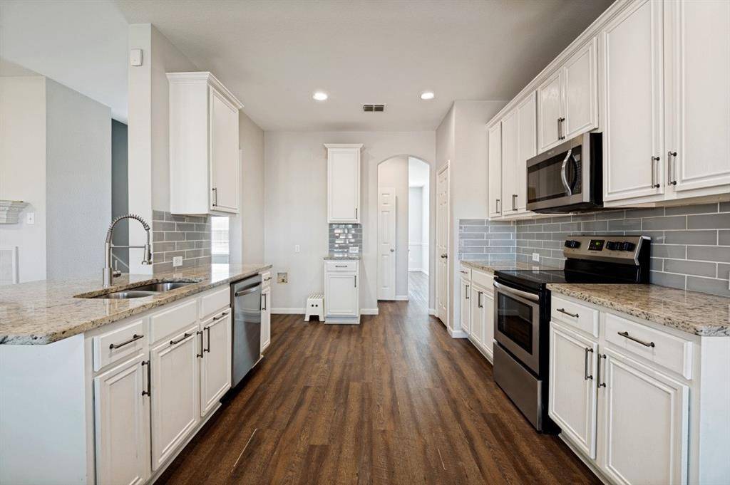 5240 Lake Grove Drive, Grand Prairie, TX 75052