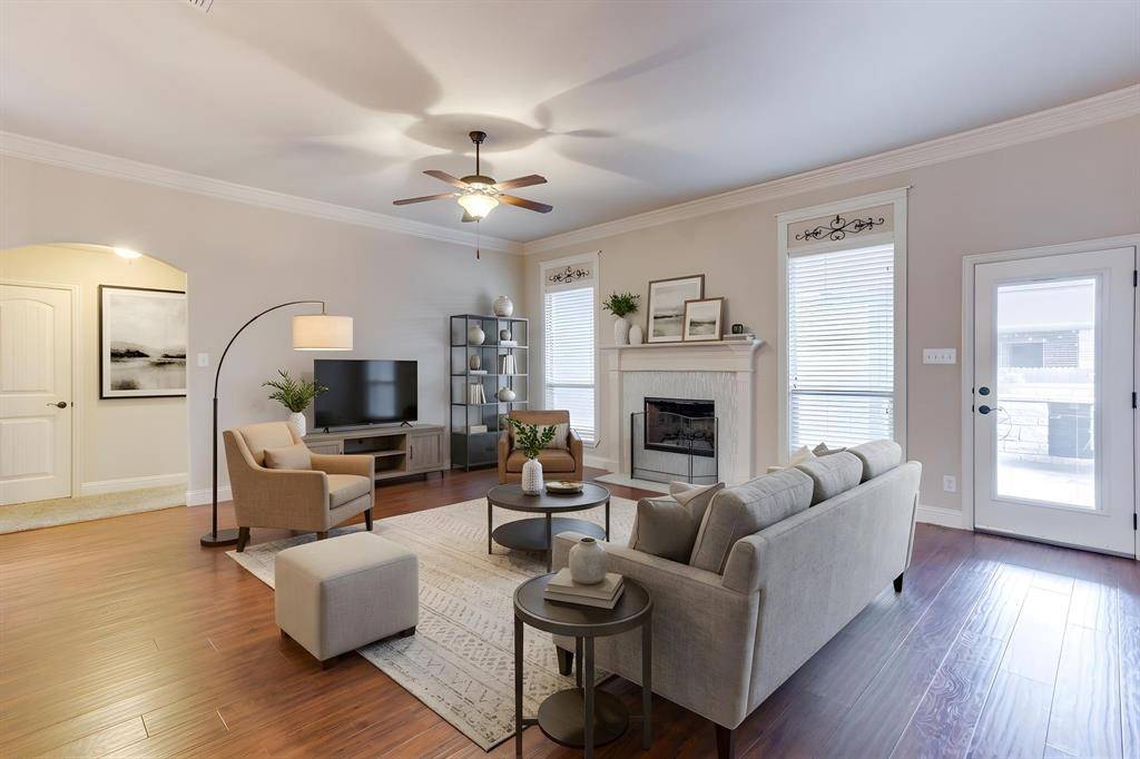 400 Hudson Lane, Burleson, TX 76028