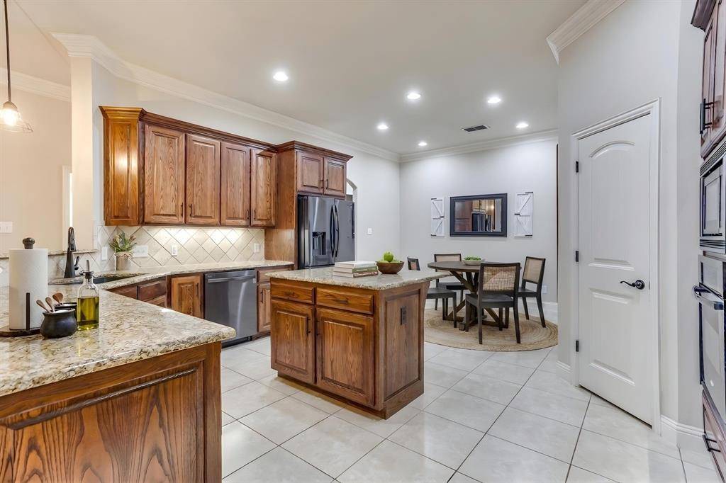 400 Hudson Lane, Burleson, TX 76028