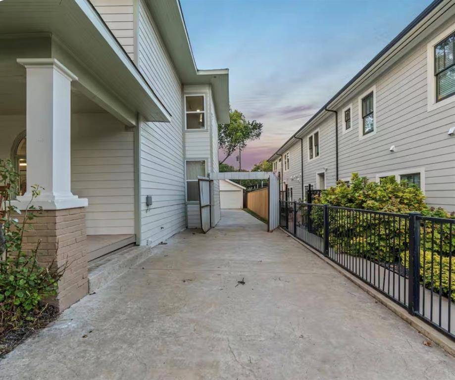 1143 Kings Highway, Dallas, TX 75208