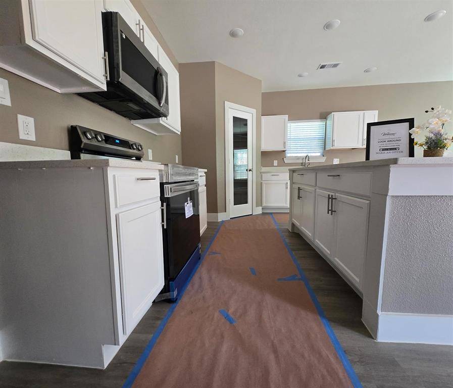 3513 Tomahawk Drive, Granbury, TX 76048