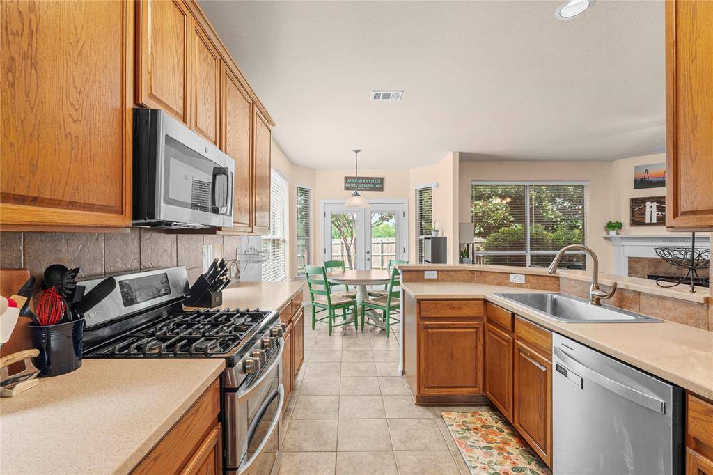 8102 Yucatan Court, Arlington, TX 76002