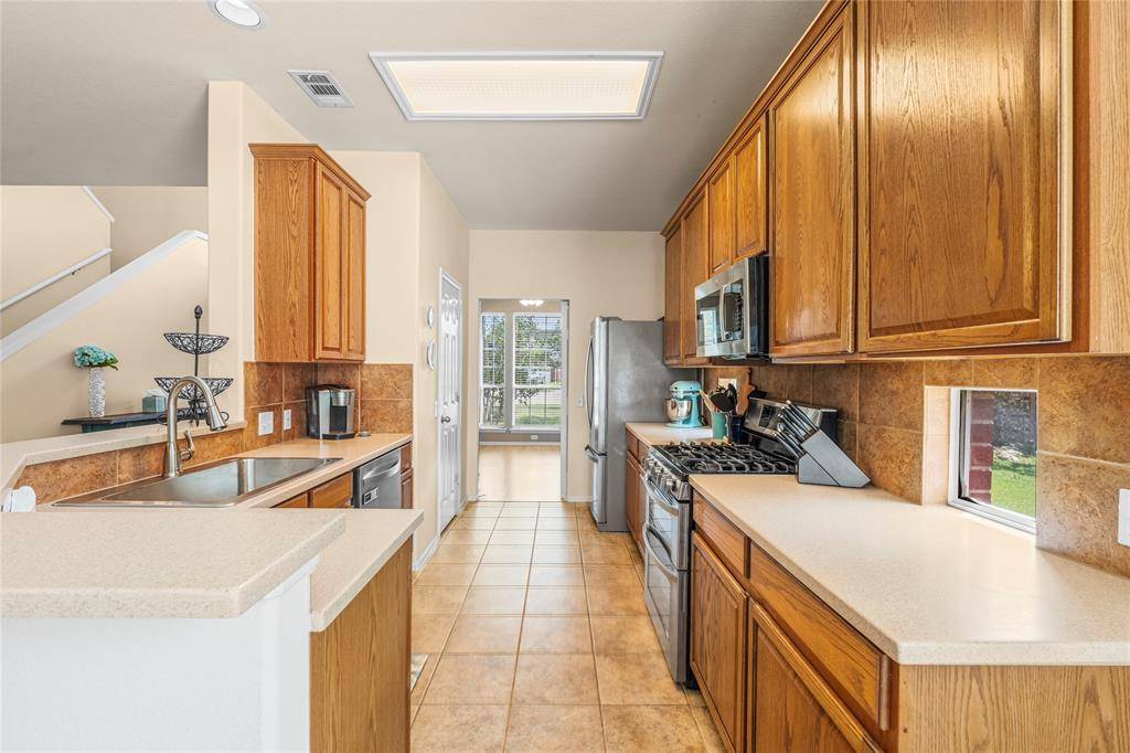 8102 Yucatan Court, Arlington, TX 76002