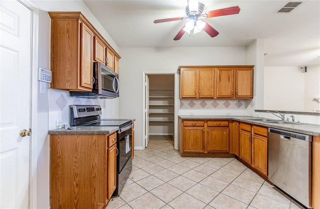 11812 Wispwillow Drive, Fort Worth, TX 76244