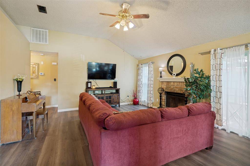 5210 Rowcrop Drive, Arlington, TX 76017