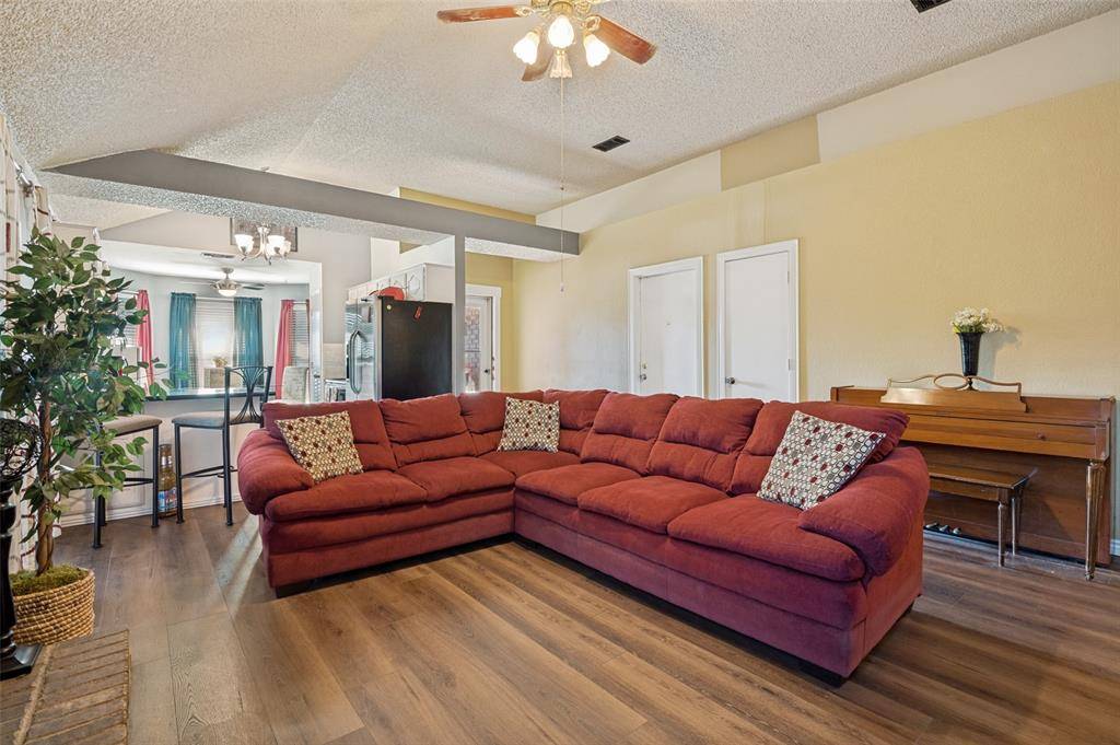 5210 Rowcrop Drive, Arlington, TX 76017