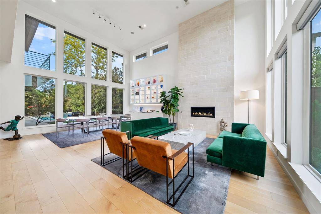 423 W Colorado Boulevard, Dallas, TX 75208