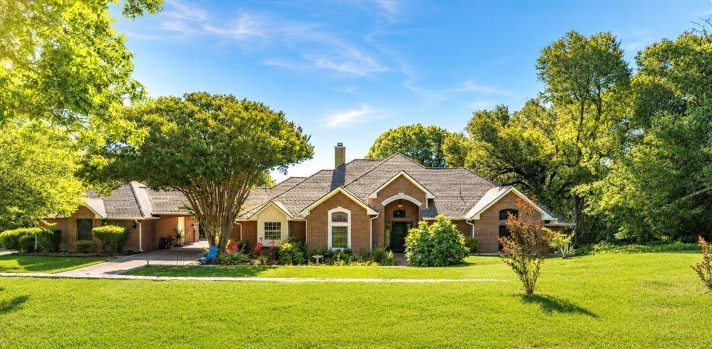 201 Coach House Circle, Fort Worth, TX 76108