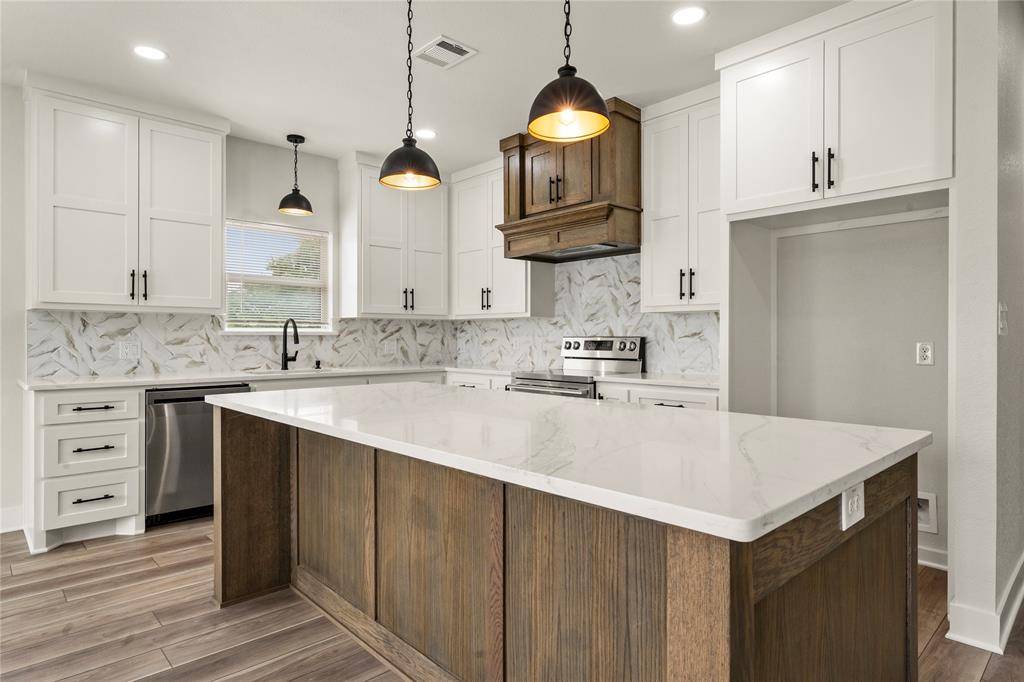 214 Rogers Street, Mcgregor, TX 76657