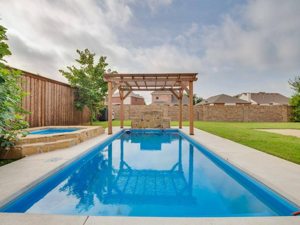 2811 Gillespie Lane, Grand Prairie, TX 75052