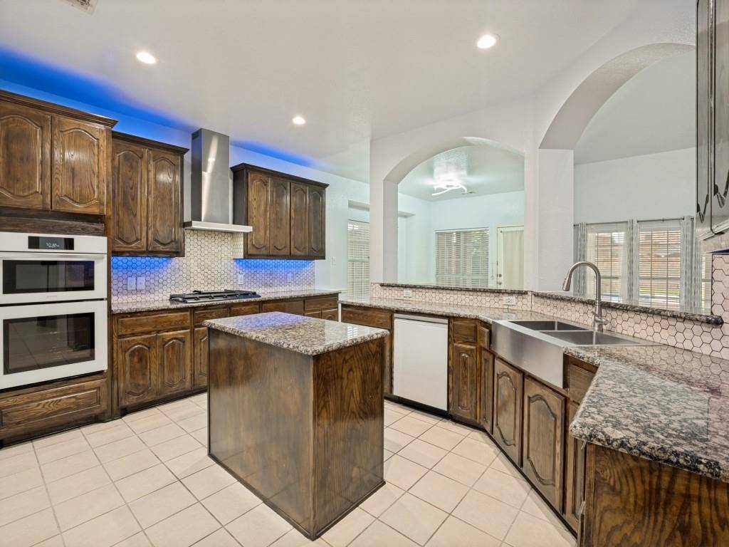 2811 Gillespie Lane, Grand Prairie, TX 75052