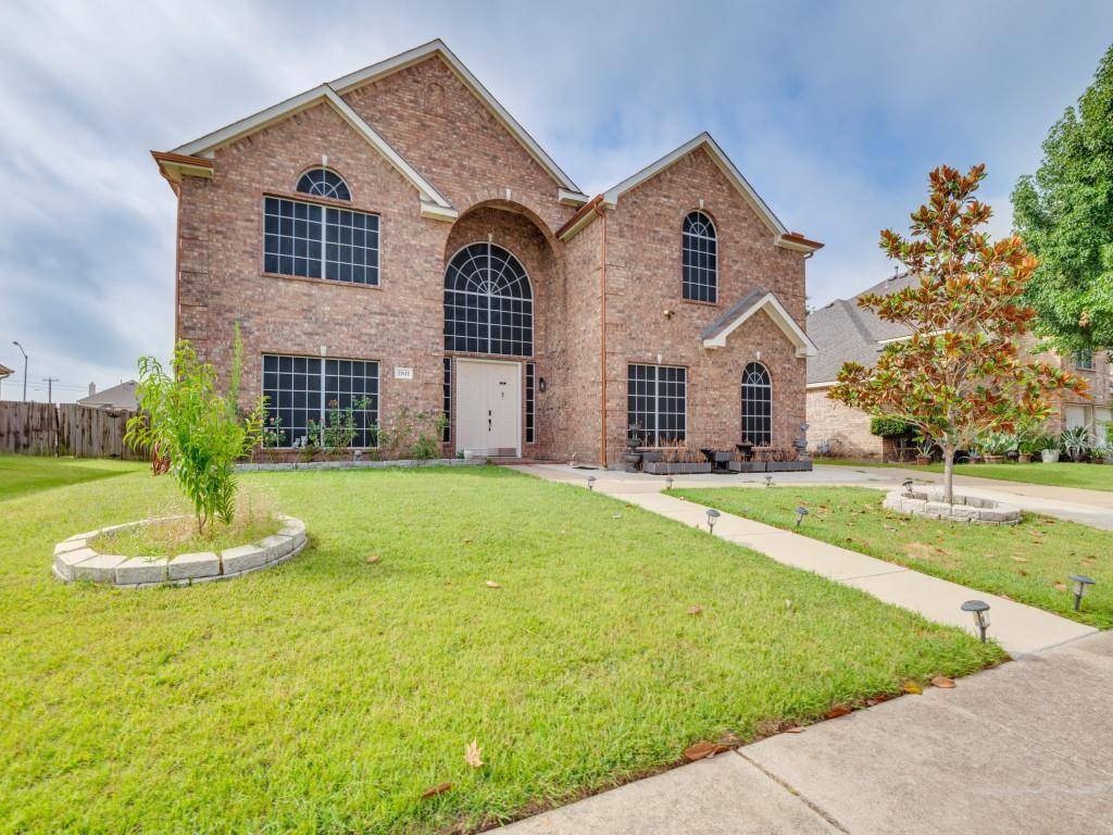 2811 Gillespie Lane, Grand Prairie, TX 75052