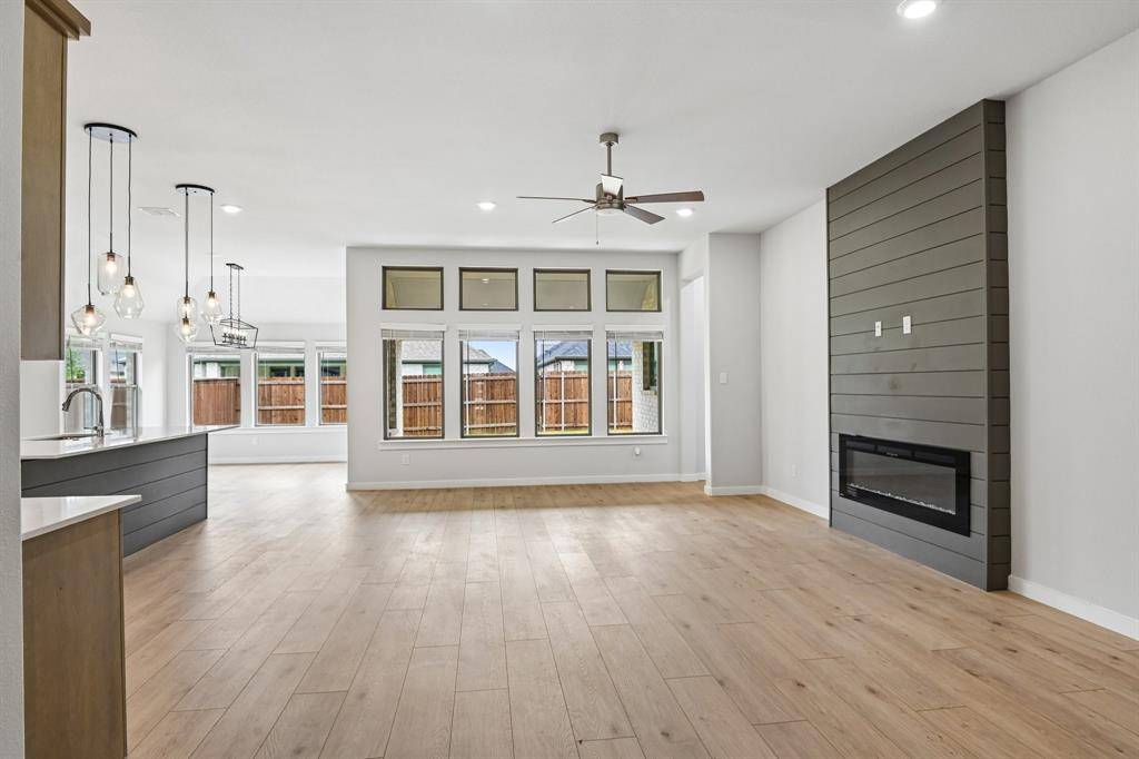 452 Leopold Trail, Waxahachie, TX 75165