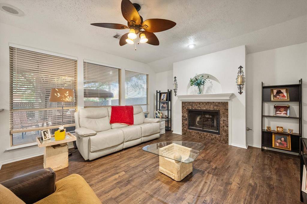 6307 Pierce Arrow Drive, Arlington, TX 76001