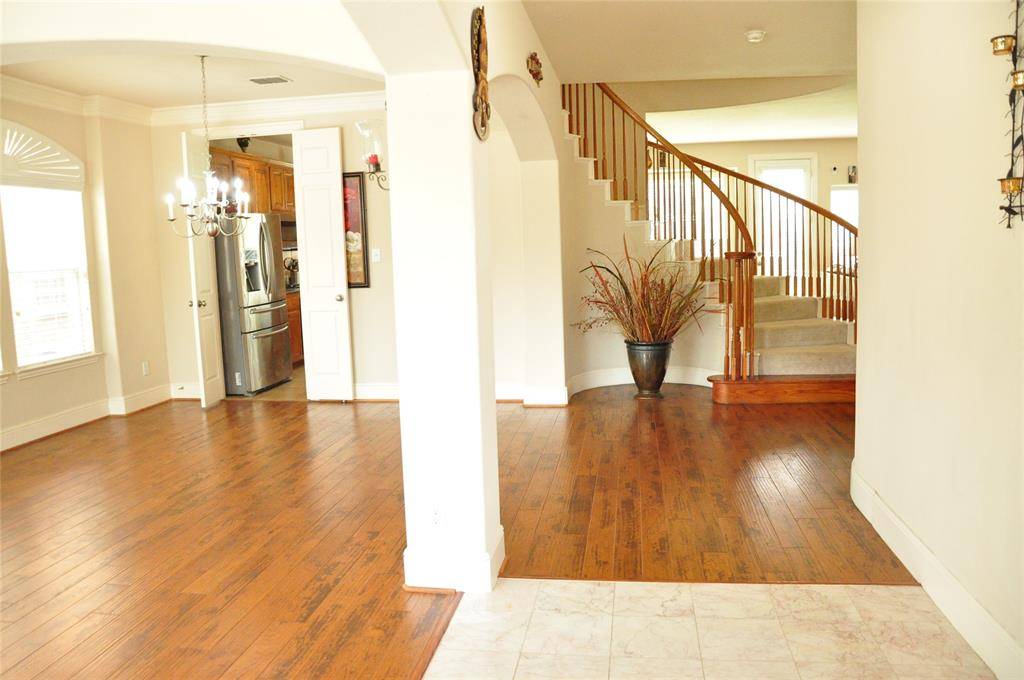 1312 Valley Vista Drive, Irving, TX 75063