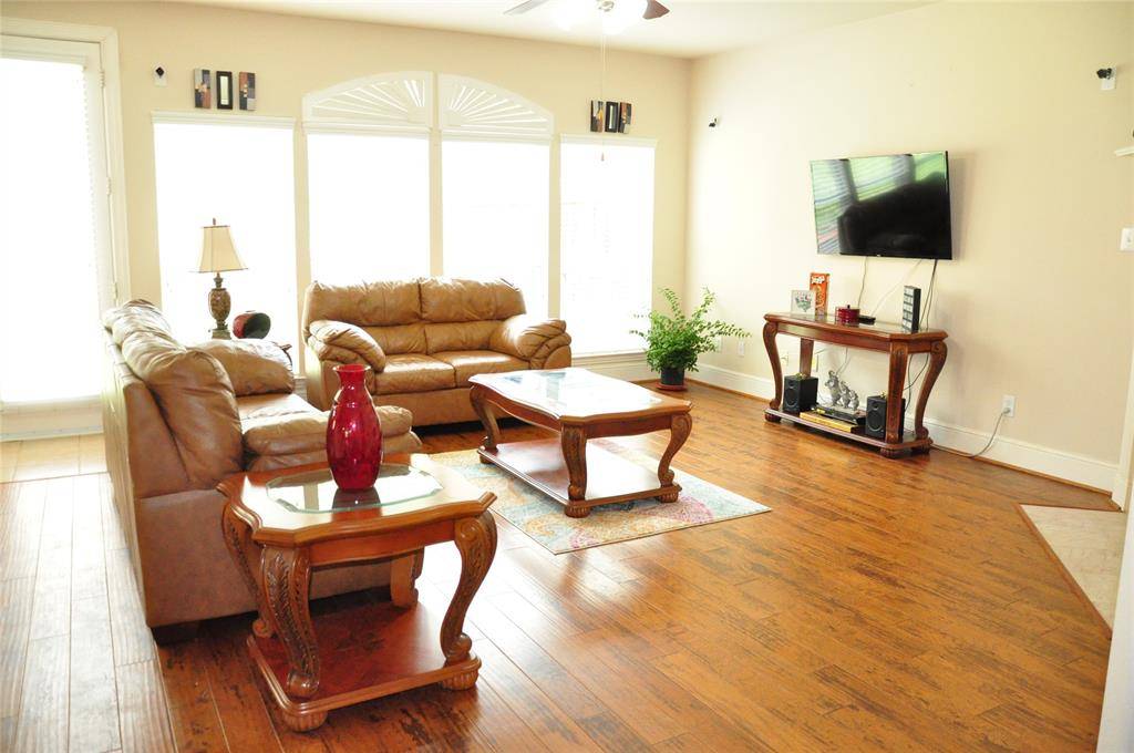 1312 Valley Vista Drive, Irving, TX 75063