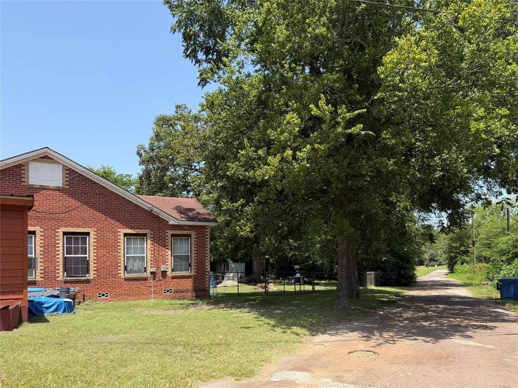 140 S Main Street, Avinger, TX 75630