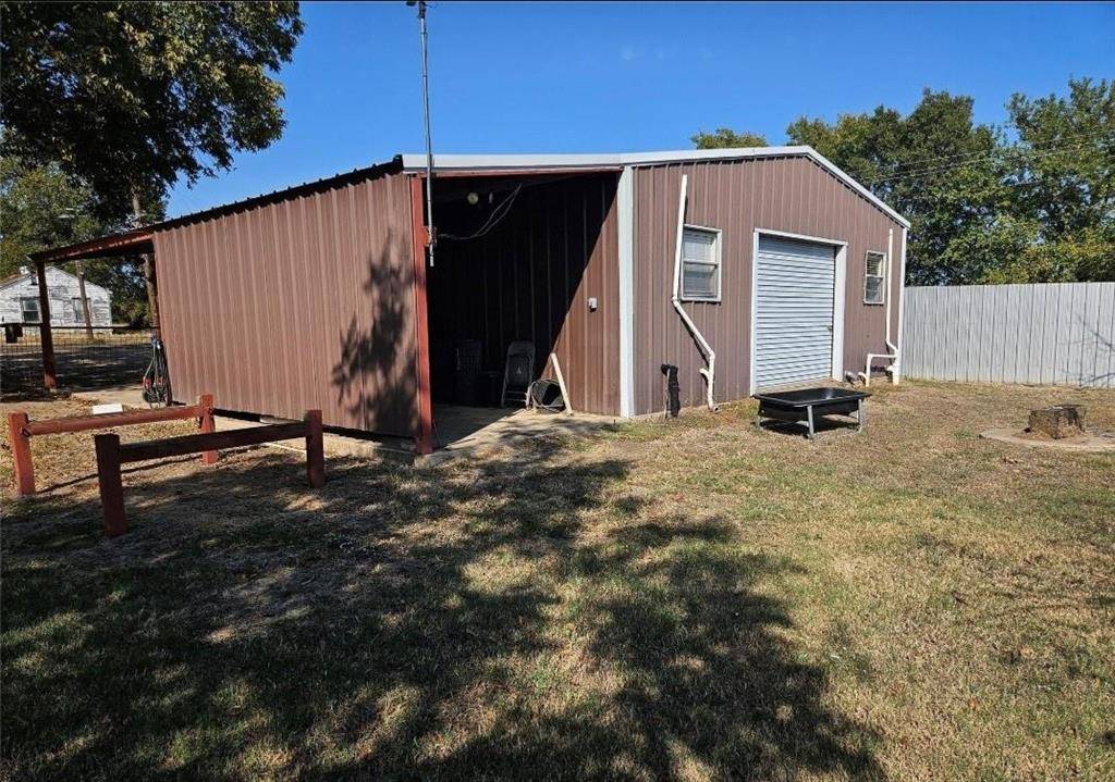 1347 Farm Road 38 S, Brookston, TX 75421