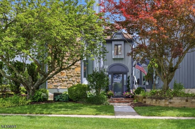 11 Trafalgar Ct, Washington Twp., NJ 07840