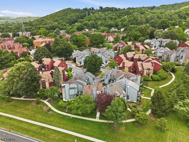 11 Trafalgar Ct, Washington Twp., NJ 07840