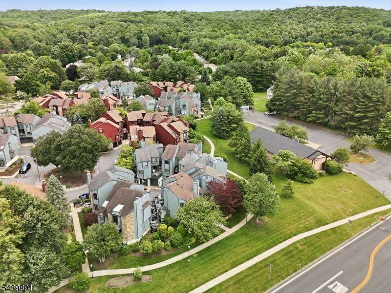 11 Trafalgar Ct, Washington Twp., NJ 07840