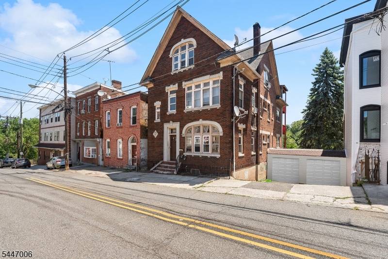 80 Front St, Paterson City, NJ 07522