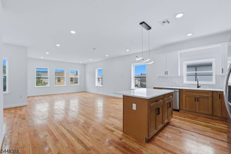 54 Pennsylvania Ave, Newark City, NJ 07114