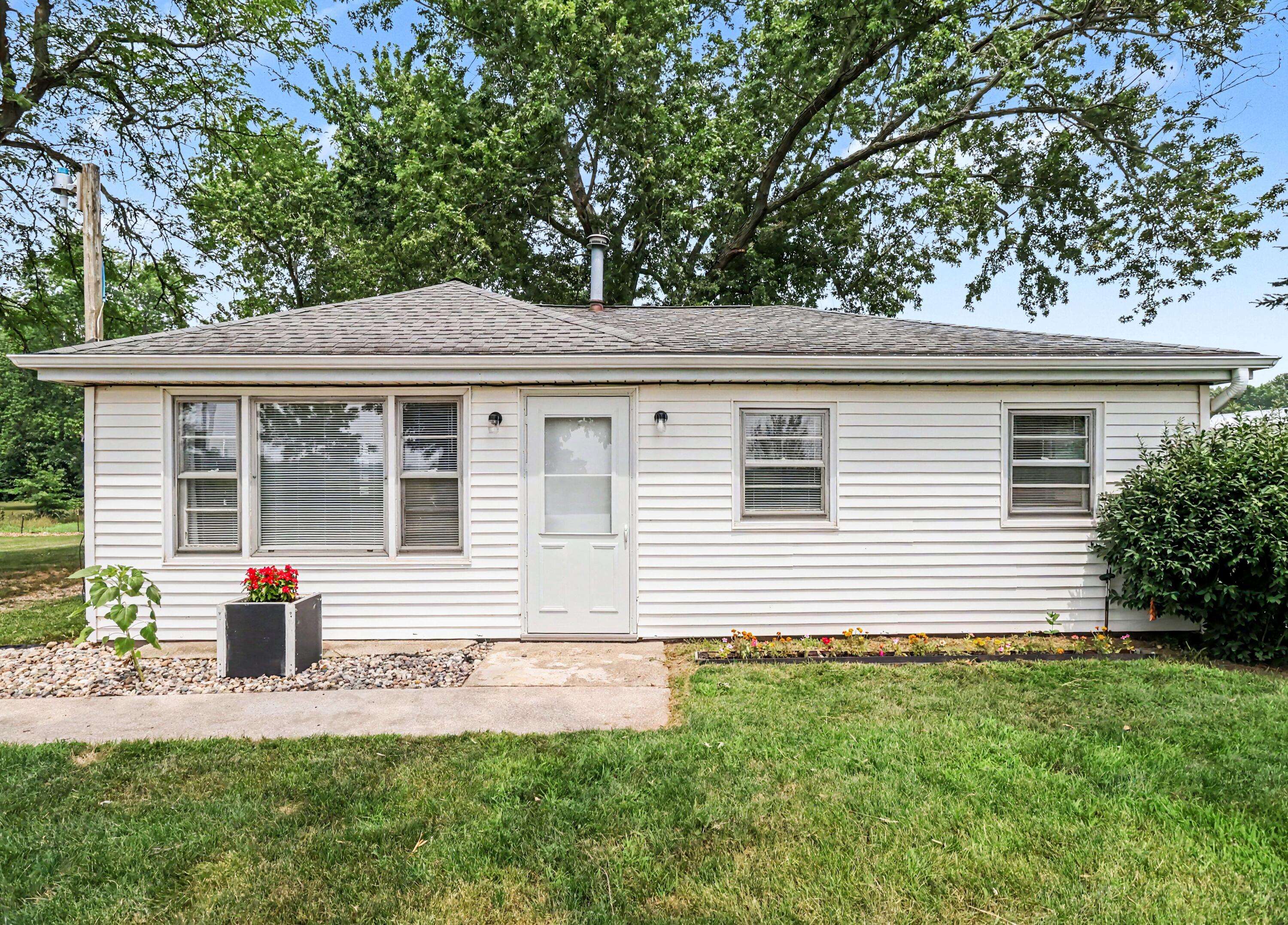 16812 Moorepark RD, Park Twp, MI 49093