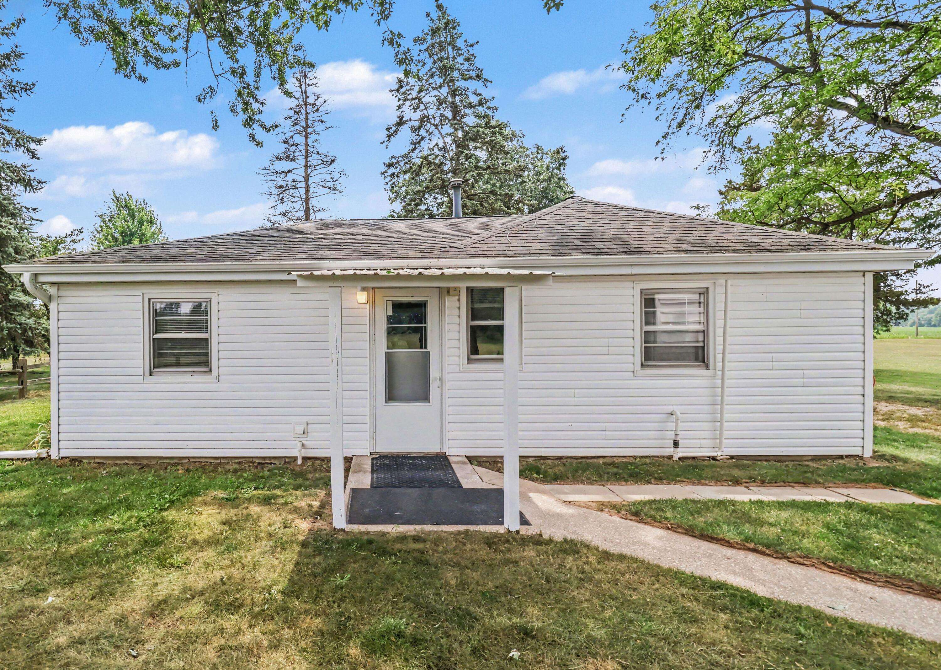 16812 Moorepark RD, Park Twp, MI 49093