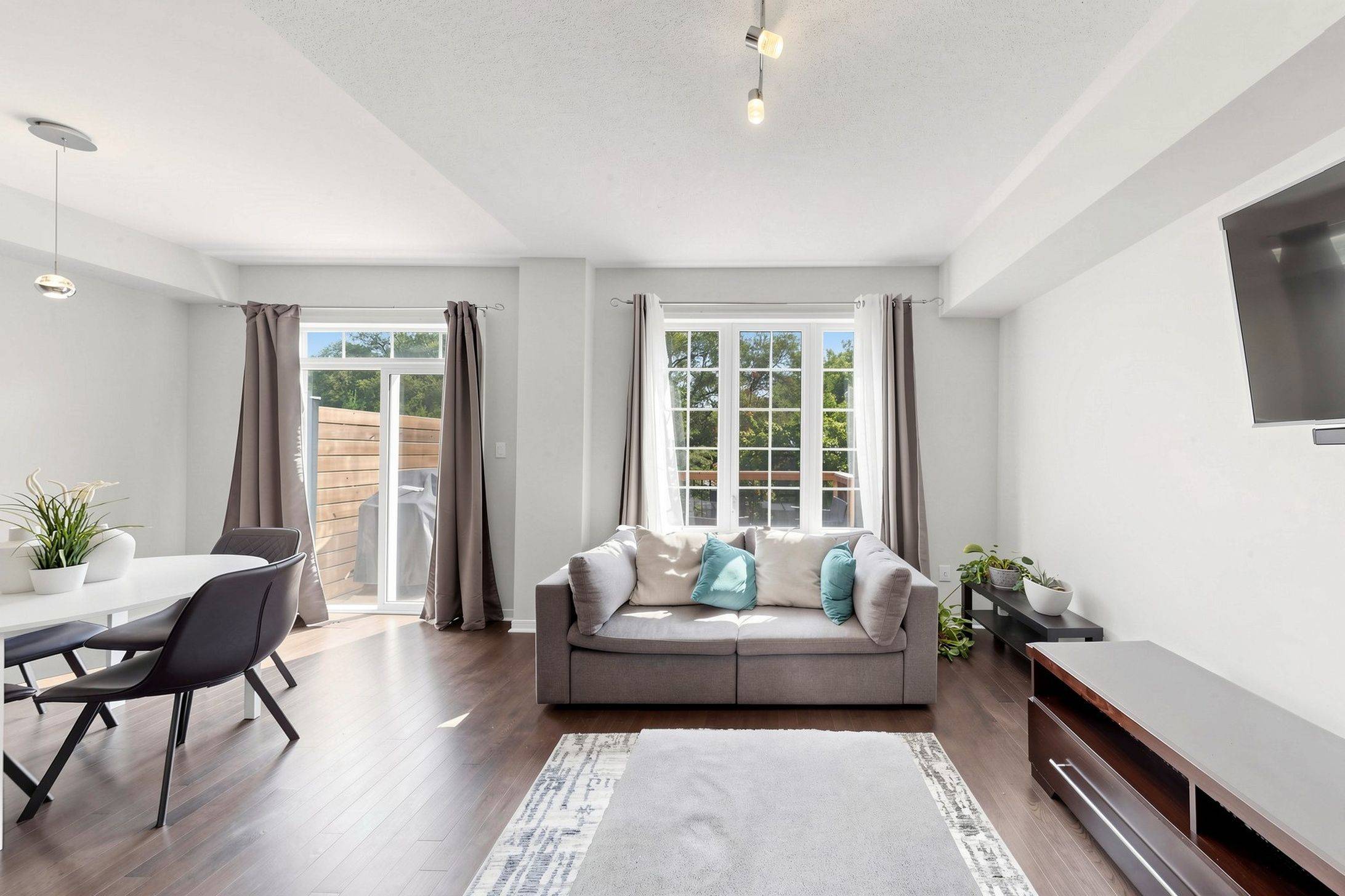 11 Keenlyside LN, Ajax, ON L1T 0N4