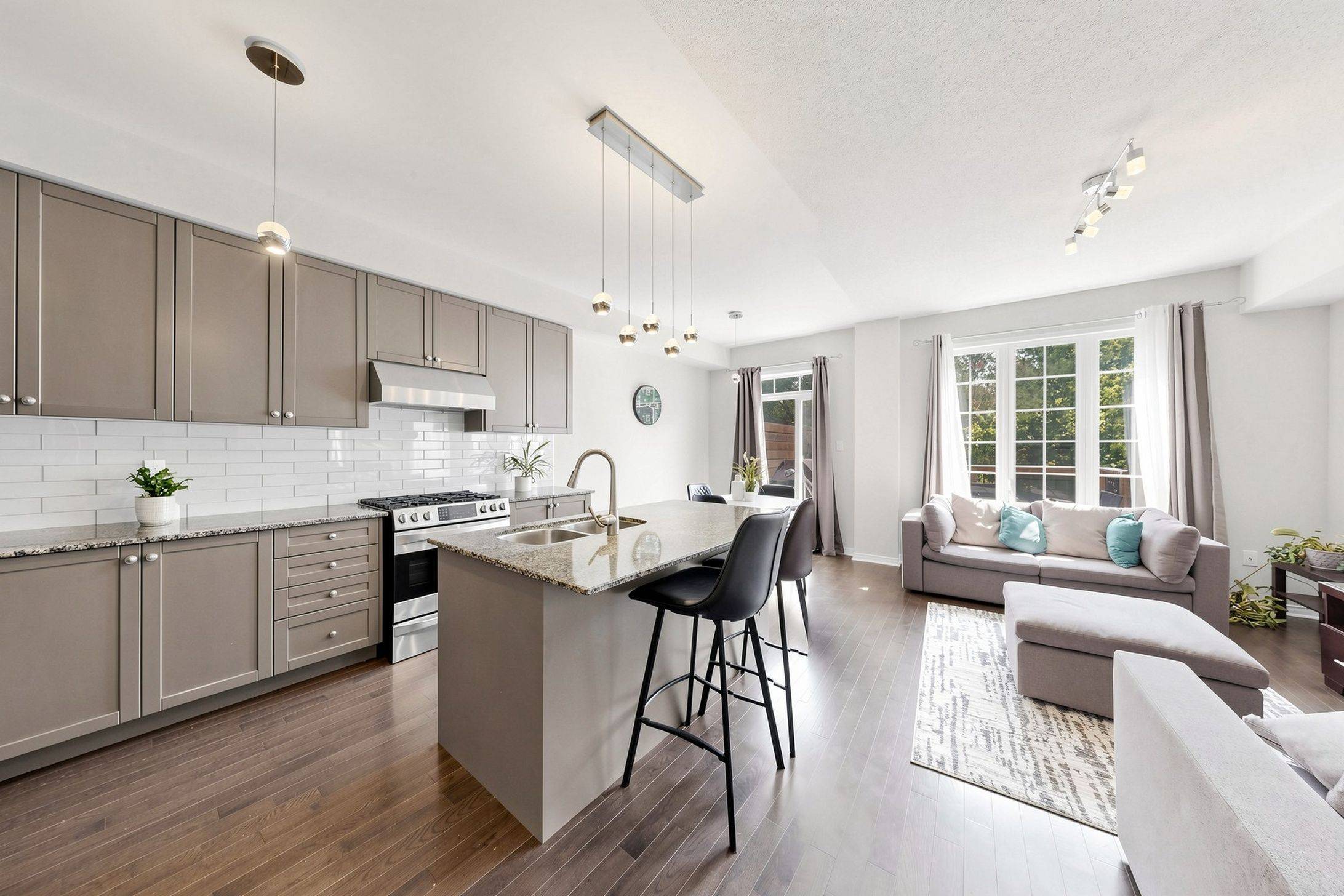 11 Keenlyside LN, Ajax, ON L1T 0N4