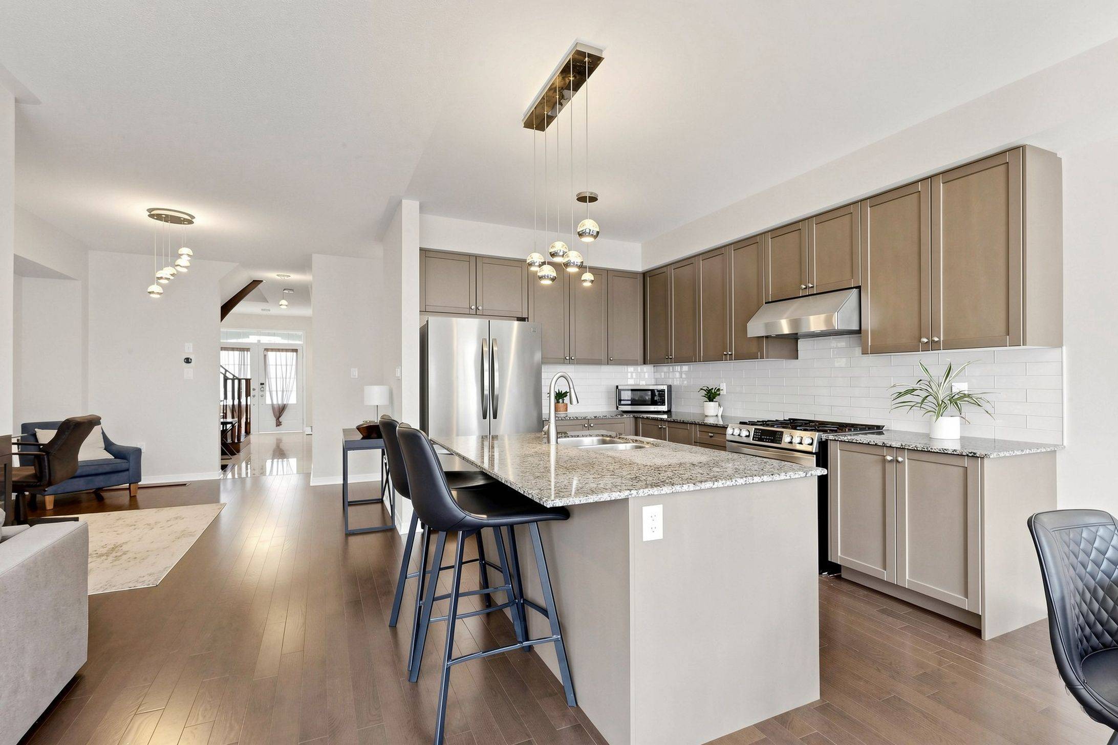 11 Keenlyside LN, Ajax, ON L1T 0N4