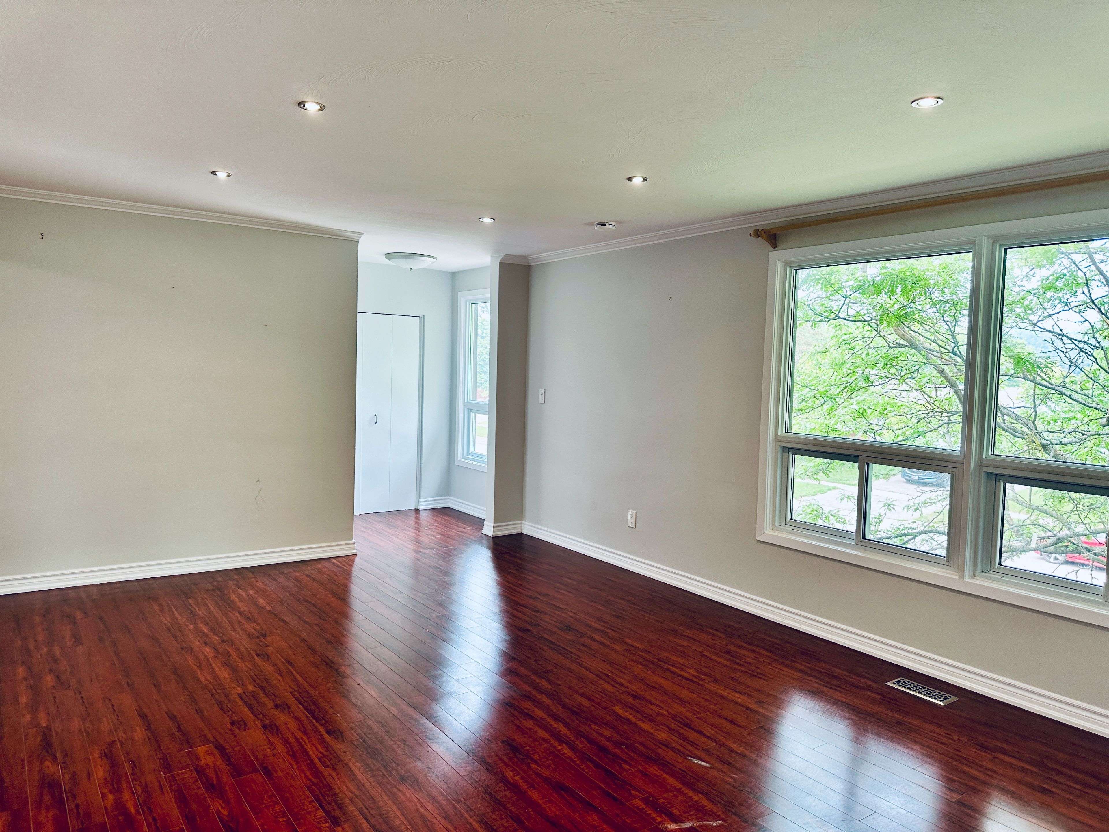 1374 Charles DR ##2B, Burlington, ON L7P 2C9